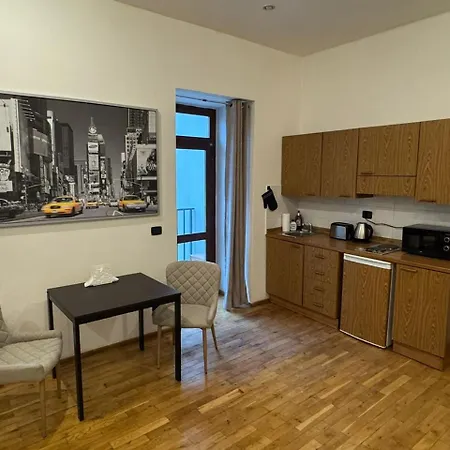 Апартаменты Cosy With Terrace Near Florenc Прага